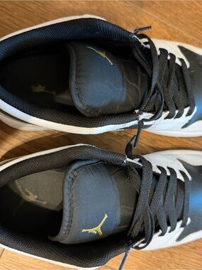 NIKE Jordan 1 LO SE - 'Gold Swoosh'
